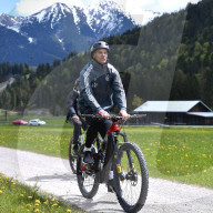 FUSSBALL - Deutsche Nationalmannschaft fährt Rad im Trainingslager