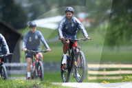 FUSSBALL - Deutsche Nationalmannschaft fährt Rad im Trainingslager