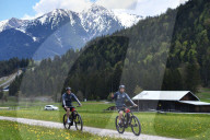 FUSSBALL - Deutsche Nationalmannschaft fährt Rad im Trainingslager