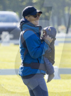 ROYALS - Zara Tindall und ihr Baby Lucas bei den Houghton Hall Horse Trials in Kings Lynn