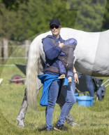 ROYALS - Zara Tindall und ihr Baby Lucas bei den Houghton Hall Horse Trials in Kings Lynn