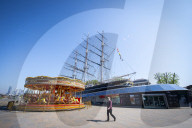 Warm weather at the Cutty Sark in Greenwich