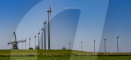 NEWS -  Tradition und Moderne: Windmühlen und Winkraftanlagen in den Niederlanden