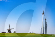 NEWS -  Tradition und Moderne: Windmühlen und Winkraftanlagen in den Niederlanden
