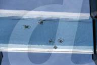 FEATURE - Badende geniessen den Sky Pool, das erste durchsichtigen Schwimmbad Ã¼ber London