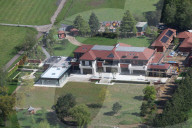ROYALS - Millionär erstellt moderne Villa auf dem Gelände des ehemaligen Wohnhauses von Prinz Andrew in Ascot