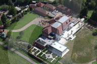 ROYALS - Millionär erstellt moderne Villa auf dem Gelände des ehemaligen Wohnhauses von Prinz Andrew in Ascot