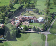 ROYALS - Millionär erstellt moderne Villa auf dem Gelände des ehemaligen Wohnhauses von Prinz Andrew in Ascot