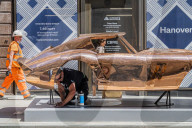 FEATURE - Ferrari aus Kupfer am Skulpturenweg des Mayfair Art Weekend in London