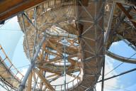 FEATURE - Neu eröffnet: Der Sky Walk in im polnischen Bad Flinsberg ist der zweithöchste in Europa