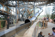 FEATURE - Neu eröffnet: Der Sky Walk in im polnischen Bad Flinsberg ist der zweithöchste in Europa