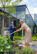 ROYALS - Königin Maxima bei der Eröffnung der neuen Geschäftsräume von Hesselink Koffie in Winterswijk