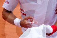 TENNIS - Roland Garros: Novak Djokovic erhält eine Behandlung für seinen Finger