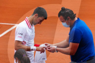 TENNIS - Roland Garros: Novak Djokovic erhält eine Behandlung für seinen Finger