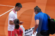 TENNIS - Roland Garros: Novak Djokovic erhält eine Behandlung für seinen Finger