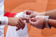 TENNIS - Roland Garros: Novak Djokovic erhält eine Behandlung für seinen Finger