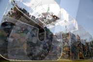 NEWS - STOP: Neue Kampagne der Stadt Genf gegen Littering am Wilson Quai