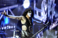 Photo : Â© Alex Mitram Sujet : Paul Stanley (Kiss) Date : 2013-06-22 Lieu : France, Clisson Hellfest Open Air Festival. 