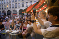 EURO 2020 -  Französische Fans verfolgen das Spiel Frankreich-Deutschland in Paris