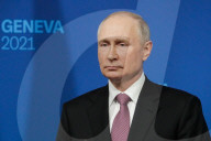 NEWS - Genf: Russlands Präsident Wladimir Putin gestikuliert bei der Pressekonferenz