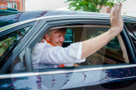 ROYALS -  König Willem-Alexander besucht die "Schönste Oranje-Strasse" Hollands