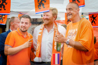 ROYALS -  König Willem-Alexander besucht die "Schönste Oranje-Strasse" Hollands