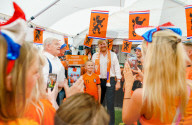 ROYALS -  König Willem-Alexander besucht die "Schönste Oranje-Strasse" Hollands