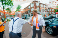 ROYALS -  König Willem-Alexander besucht die "Schönste Oranje-Strasse" Hollands
