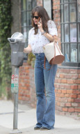 PREMIUM EXCLUSIVE Jennifer Garner sporting bellbottoms jeans and floral top
