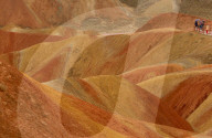 FEATURE -  Touristen in den Rainbow Mountains in Wangye, China