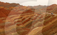 FEATURE -  Touristen in den Rainbow Mountains in Wangye, China