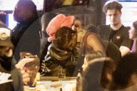 PEOPLE - Rihanna and ASAP Rocky küssen sich beim Date in NYC