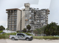 NEWS - Hochhaus bei Miami eingestürzt