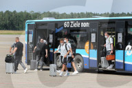 EURO 2020 - Die deutsche Fussball-Nationalmannschaft bei ihrem Abflug nach London zum Spiel gegen England