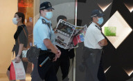 NEWS - Die prodemokratische Zeitung Apple Daily wird wegen angeblicher Verstösse gegen das Hongkonger Sicherheitsgesetz eingestellt