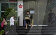 NEWS - Die prodemokratische Zeitung Apple Daily wird wegen angeblicher Verstösse gegen das Hongkonger Sicherheitsgesetz eingestellt