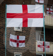 EURO 2020 - England-Flaggen auf dem Towfield Estate, London