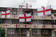EURO 2020 - England-Flaggen auf dem Towfield Estate, London