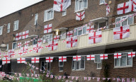 EURO 2020 - England-Flaggen auf dem Towfield Estate, London