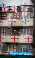 EURO 2020 - England-Flaggen auf dem Towfield Estate, London