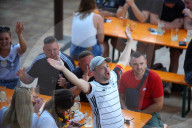 EURO 2020 - Deutsche Fans verfolgen das EM-Spiel England gegen Deutschland auf Mallorca