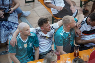 EURO 2020 - Deutsche Fans verfolgen das EM-Spiel England gegen Deutschland auf Mallorca
