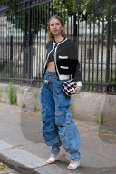 PEOPLE - Street Style an der Haute Couture Fashion Week in Paris