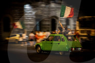 FUSSBALL-EM - Italienische Fans feiern den EM-Titel in Rom