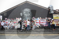 EURO 2020 - Sympathiebekundungen - Anwohner und Fans überkleben die von Vandalen beschädigte Rashford-Mauer in Manchester
