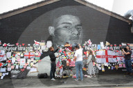 EURO 2020 - Sympathiebekundungen - Anwohner und Fans überkleben die von Vandalen beschädigte Rashford-Mauer in Manchester