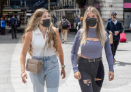Public wear masks ahead of Boris Johnson’s speech today. 