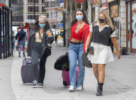 Public wear masks ahead of Boris Johnson’s speech today. 