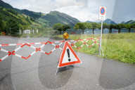 NEWS - Schweiz Hochwasser: Schutzschläuche entlang der Reuss in Luzern