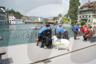 NEWS - Schweiz Hochwasser: Schutzschläuche entlang der Reuss in Luzern